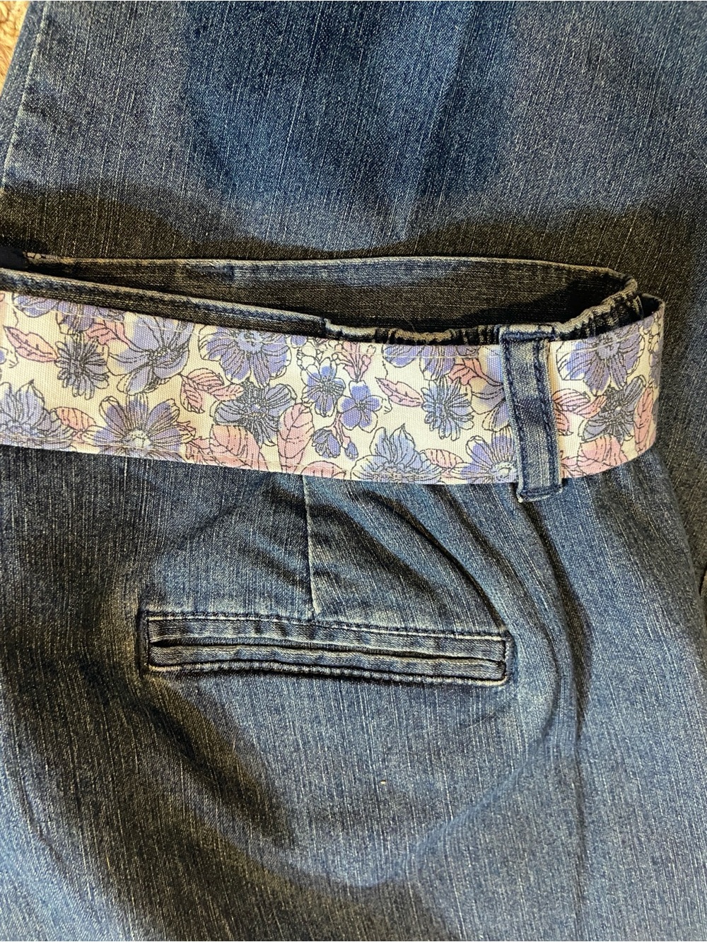Women’s Size 12 Denim Capris with Floral Belt - Picture 6 of 7